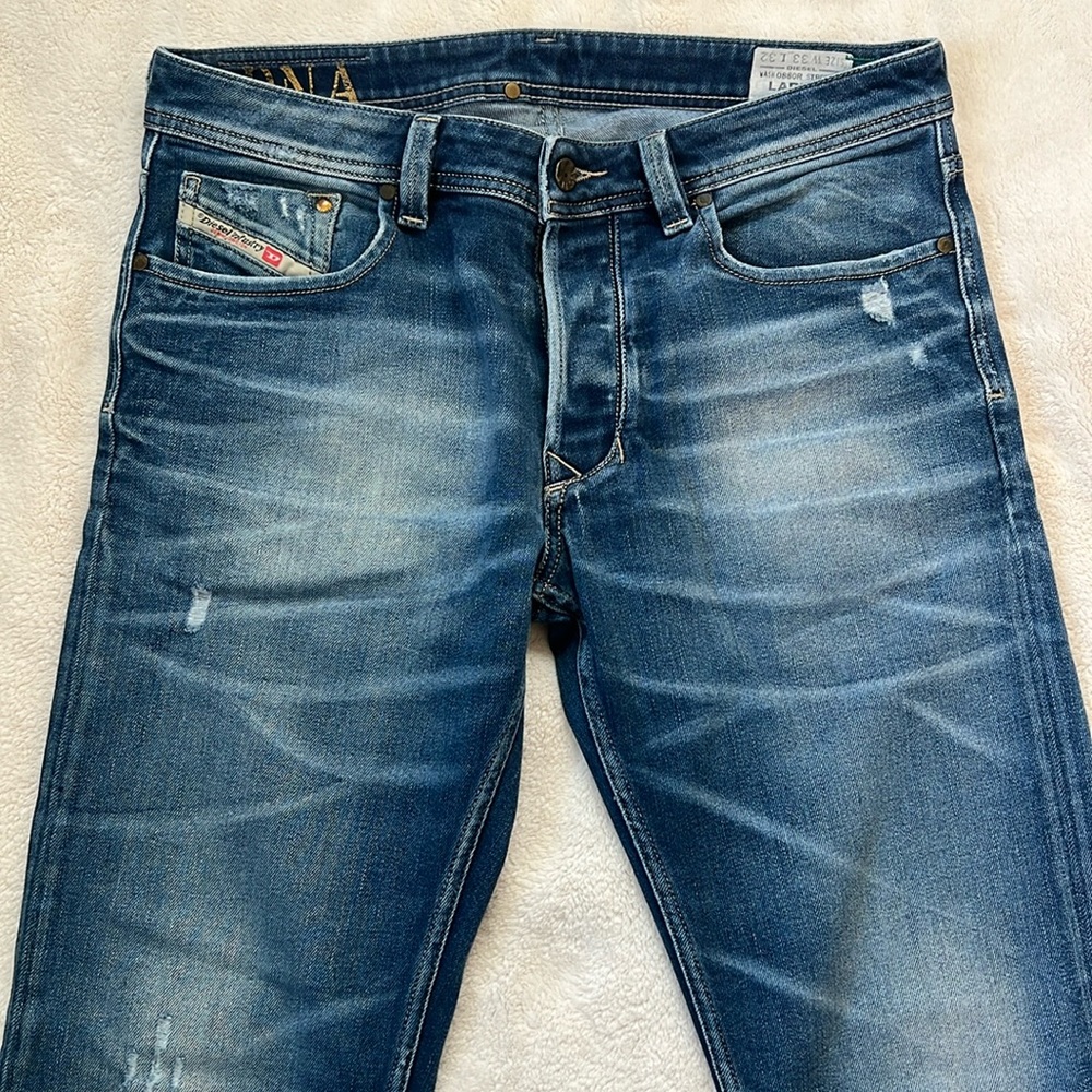 Diesel Larkee Regular Straight 0880R Jeans - distressed style